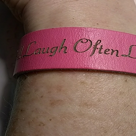 Handmade Leather cuff bracelet - Picture 4 of 8